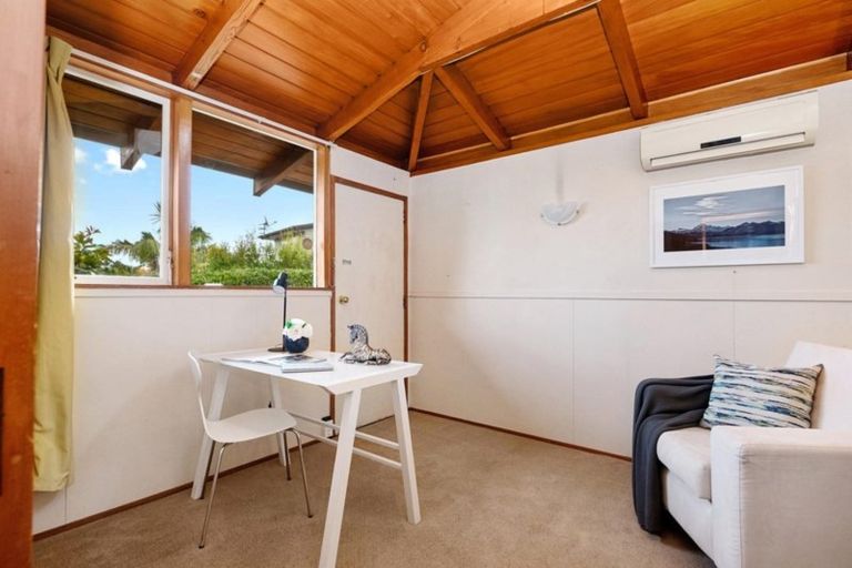 Photo of property in 112 Tiroroa Avenue, Te Atatu South, Auckland, 0610