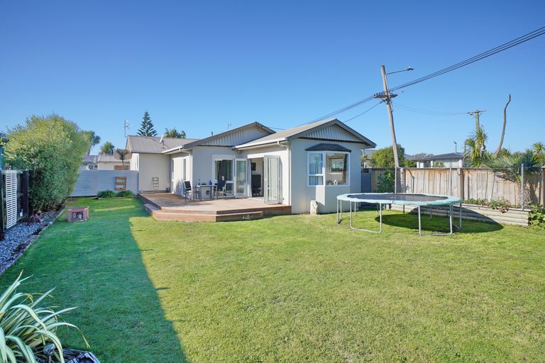 Photo of property in 319 Estuary Road, South New Brighton, Christchurch, 8062