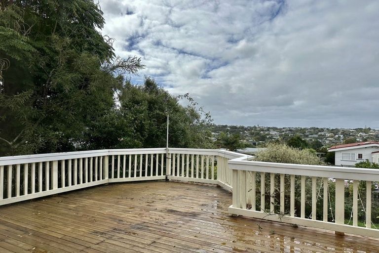 Photo of property in 4 Clematis Avenue, Murrays Bay, Auckland, 0630