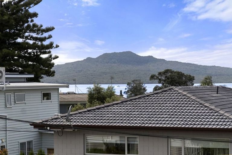Photo of property in 19a Old Lake Road, Narrow Neck, Auckland, 0624