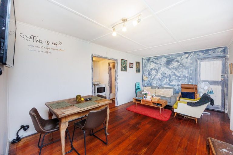 Photo of property in 23 Marine Parade South, Foxton Beach, Foxton, 4815