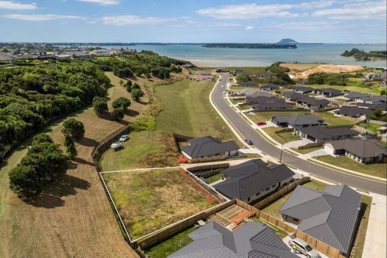 Photo of property in 13 Lakeside Terrace, Omokoroa, 3114