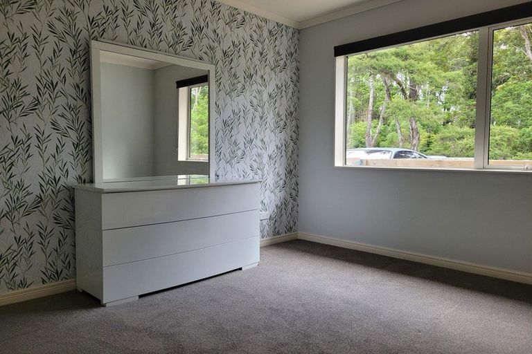 Photo of property in 11a Viridian Lane, Greenhithe, Auckland, 0632