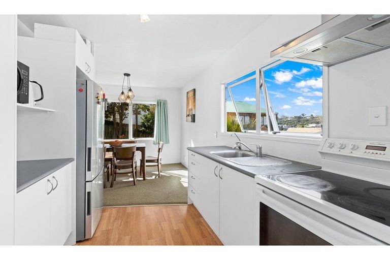 Photo of property in 2a Rata Road, Stanmore Bay, Whangaparaoa, 0932