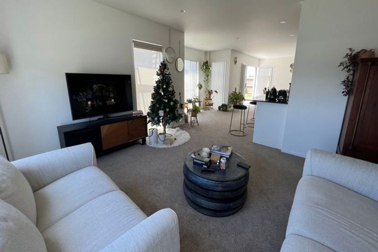 Photo of property in 10 Aeronautic Road, Takanini, 2112