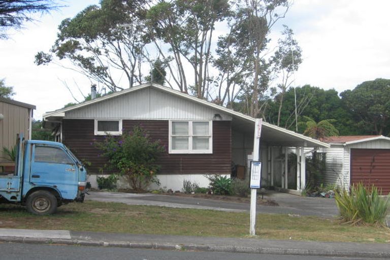 Photo of property in 3 Totaravale Drive, Totara Vale, Auckland, 0629