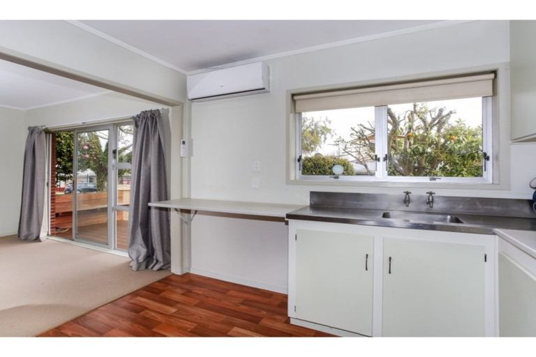 Photo of property in 1/6 Ray Small Drive, Papakura, 2110