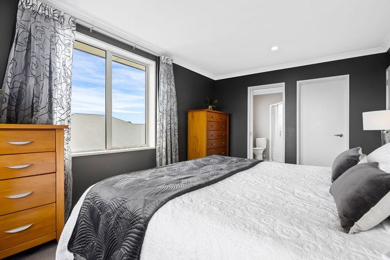 Photo of property in 17 Westpark Drive, Burnside, Christchurch, 8053