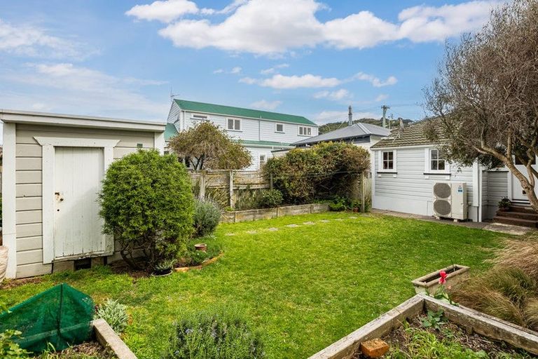Photo of property in 107 Onepu Road, Lyall Bay, Wellington, 6022