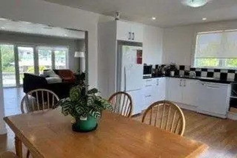 Photo of property in 29 Sylvan Crescent, Te Atatu South, Auckland, 0610