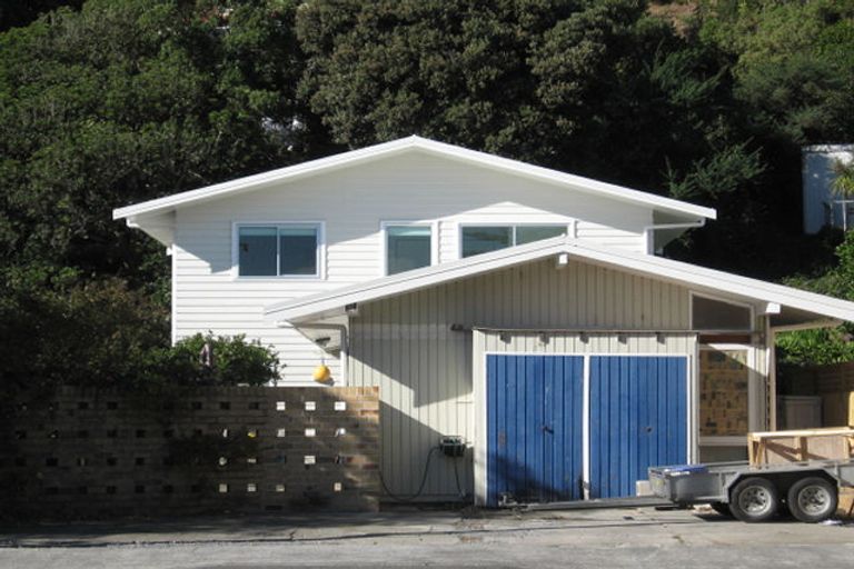 Photo of property in 215 Muritai Road, Eastbourne, Lower Hutt, 5013