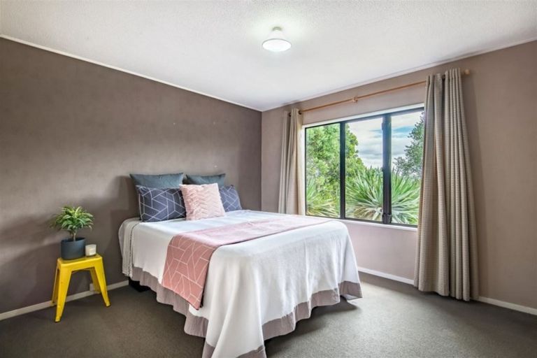 Photo of property in 9 Edgware Road, West Harbour, Auckland, 0618