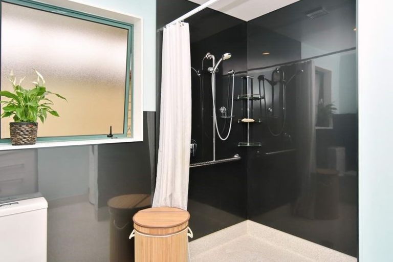 Photo of property in 127 High Street, Oxford, 7430