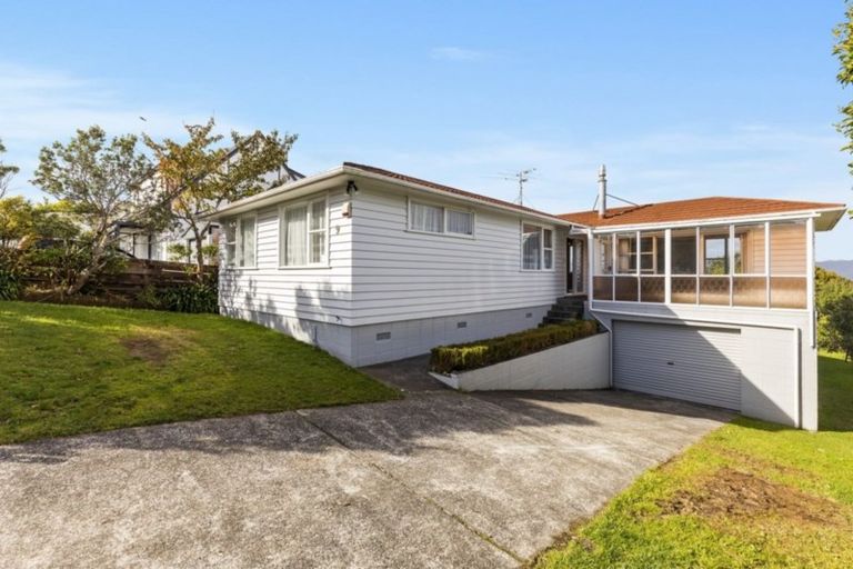 Photo of property in 9 Oakleigh Street, Maungaraki, Lower Hutt, 5010