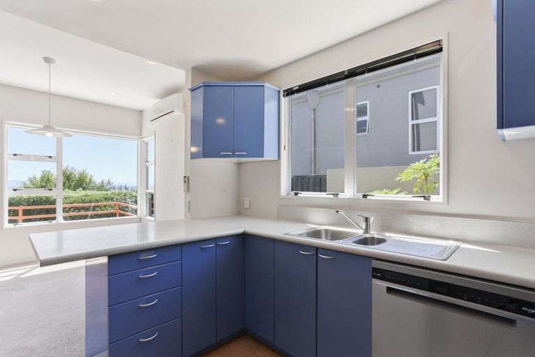 Photo of property in 2/5a Madeley Road, Mount Pleasant, Christchurch, 8081