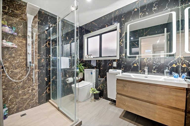 Photo of property in 2/7 Duke Street, Papakura, 2110