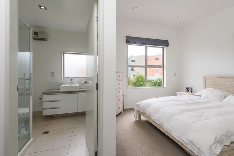 Photo of property in 46 Saddleback Grove, Karori, Wellington, 6012