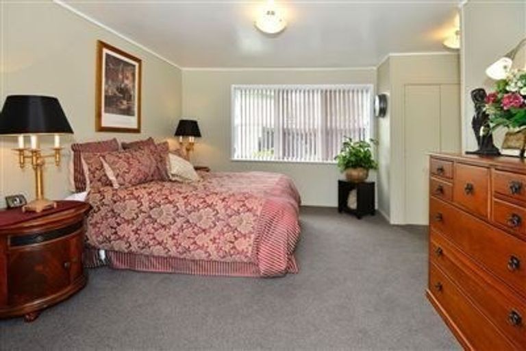 Photo of property in 6 William Souter Street, Forrest Hill, Auckland, 0620