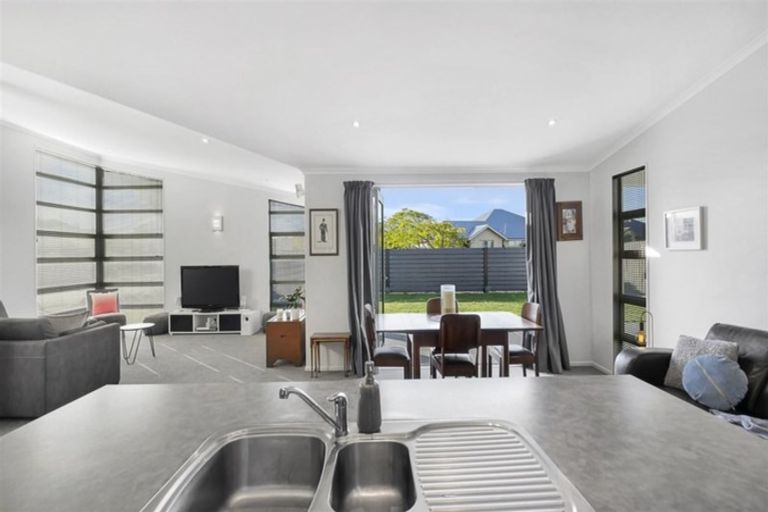 Photo of property in 17 Bottle Lake Drive, Parklands, Christchurch, 8083