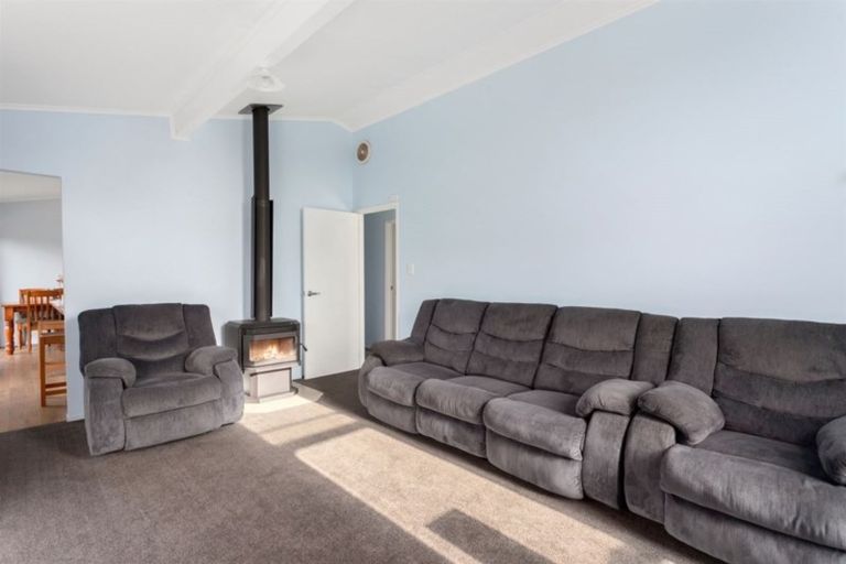 Photo of property in 14 Hinau Place, Edgecumbe, 3120