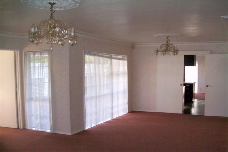 Photo of property in 2 Framalda Place, Conifer Grove, Takanini, 2112