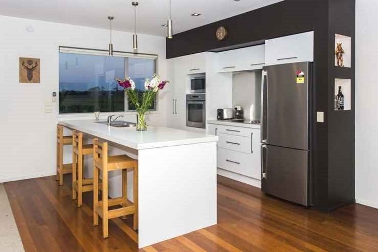 Photo of property in 407 Tikorangi Road East, Tikorangi, Waitara, 4383