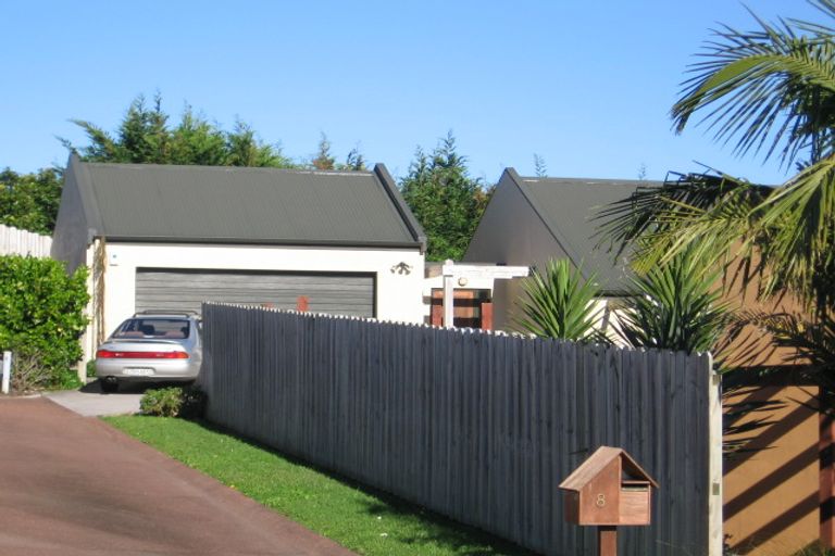 Photo of property in 8 View Ridge Drive, Ranui, Auckland, 0612