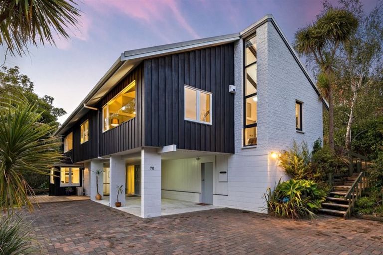 Photo of property in 70 Heathcote Road, Castor Bay, Auckland, 0620