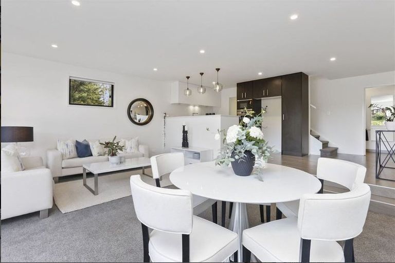 Photo of property in 2/15d Verran Road, Birkenhead, Auckland, 0626