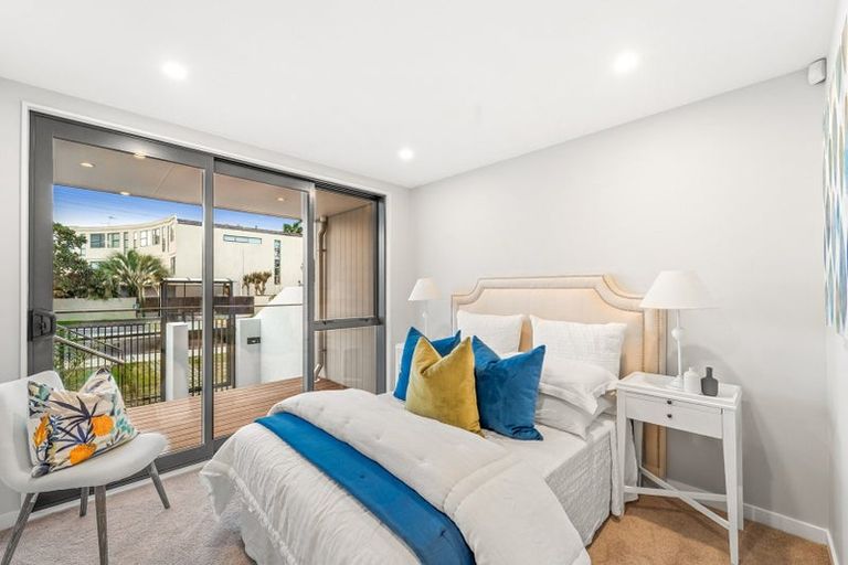 Photo of property in 8/218 Lake Road, Northcote, Auckland, 0627