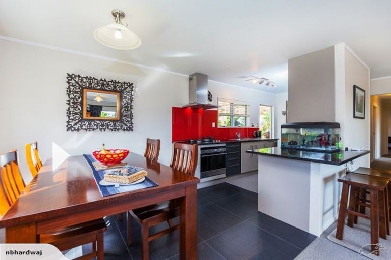Photo of property in 18 Garton Drive, Massey, Auckland, 0614