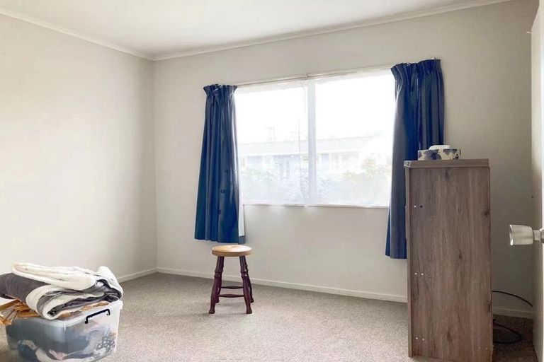 Photo of property in 1/4 Powell Place, Henderson, Auckland, 0610