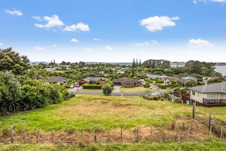 Photo of property in 19 Omana Avenue, Shelly Beach, South Head, 0874