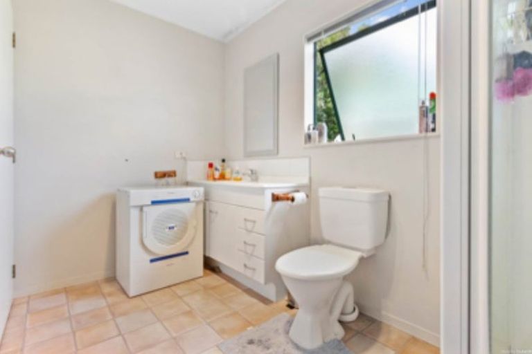 Photo of property in 60 Cobham Crescent, Kelston, Auckland, 0602