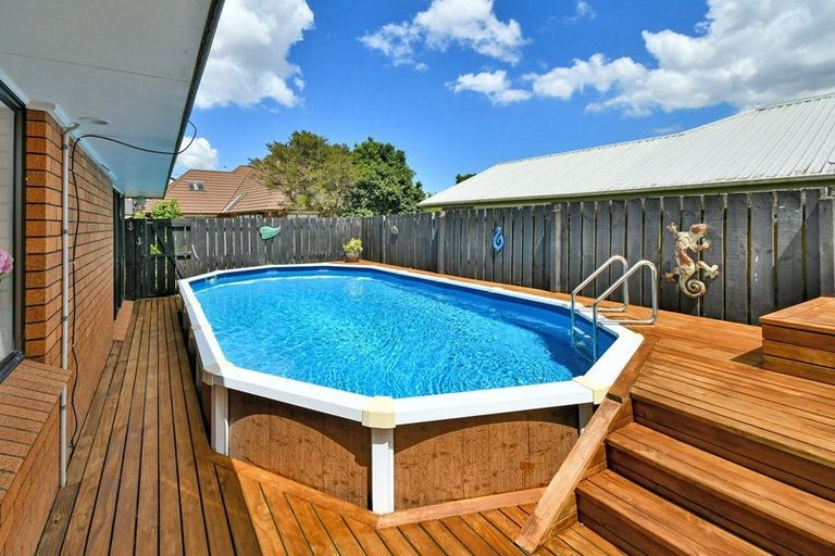 Photo of property in 9 Rarahu Place, The Gardens, Auckland, 2105