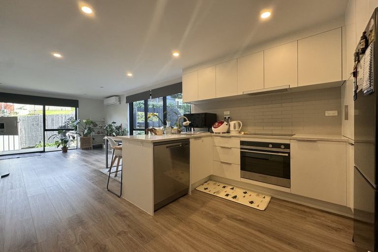 Photo of property in 7/37 Camelot Place, Glenfield, Auckland, 0629