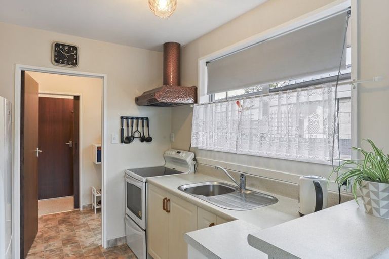 Photo of property in 2/32 Lake Terrace Road, Burwood, Christchurch, 8083