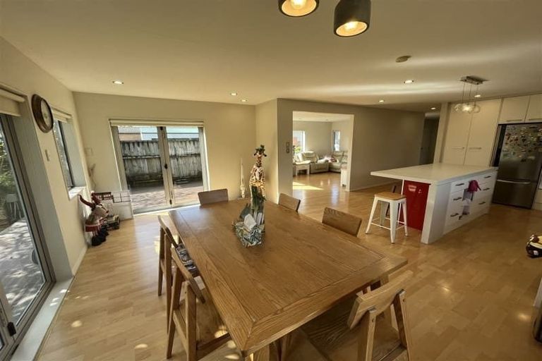 Photo of property in 33 Titoki Street, Te Atatu Peninsula, Auckland, 0610