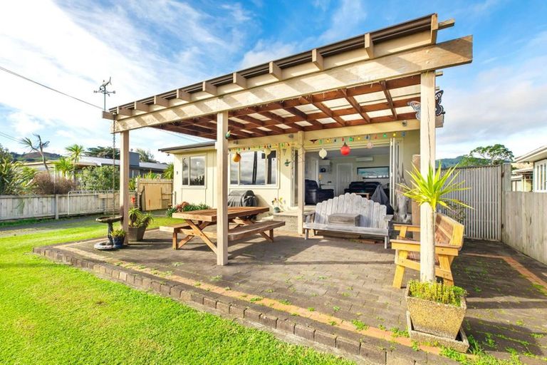Photo of property in 9 Kawakawa Bay Coast Road, Kawakawa Bay, Papakura, 2585