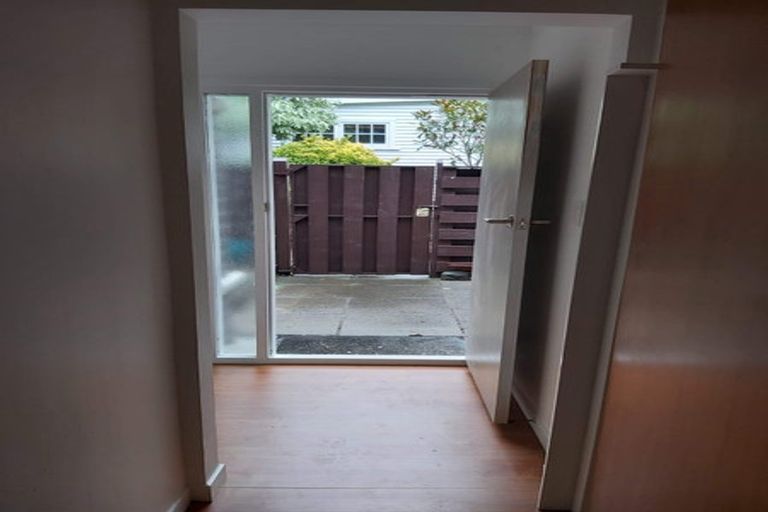 Photo of property in 2/249 Muritai Road, Eastbourne, Lower Hutt, 5013