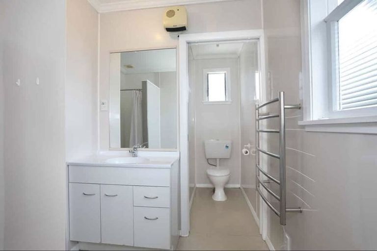 Photo of property in 8 Nairn Crescent, Awapuni, Palmerston North, 4412