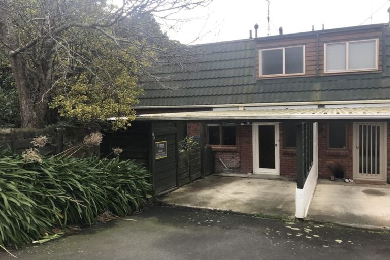 Photo of property in 89 Churton Drive, Churton Park, Wellington, 6037