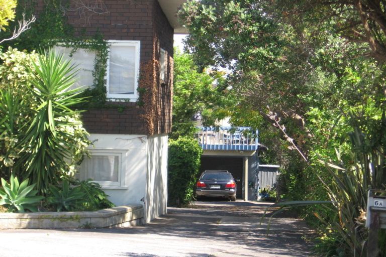 Photo of property in 1/6 Rothesay Bay Road, Rothesay Bay, Auckland, 0630