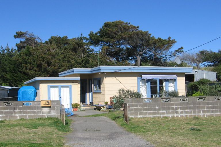 Photo of property in 8 Barber Street, Foxton Beach, Foxton, 4815