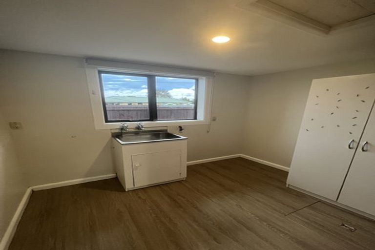 Photo of property in 32 Avonhead Road, Avonhead, Christchurch, 8042