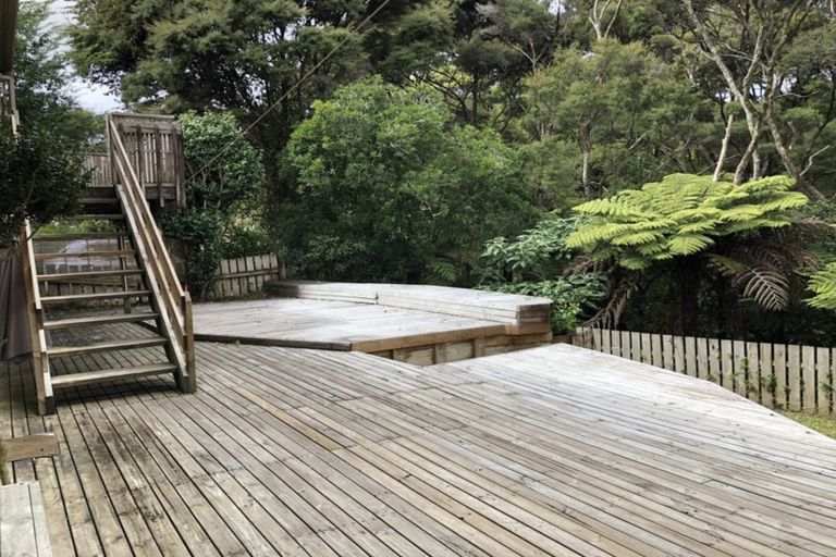 Photo of property in 62 Easton Park Parade, Glenfield, Auckland, 0629