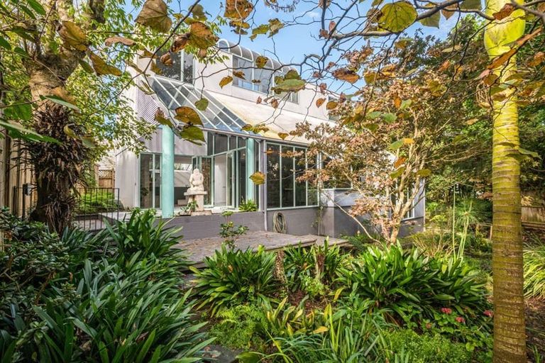 Photo of property in 2 Moata Place, Devonport, Auckland, 0624