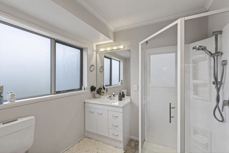 Photo of property in 2 Oakwood Drive, Highlands Park, New Plymouth, 4312