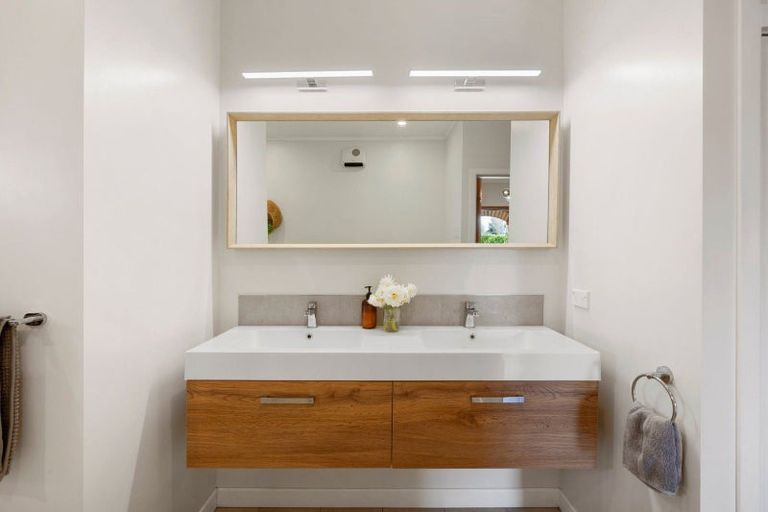 Photo of property in 79 Shakespeare Street, Leamington, Cambridge, 3432