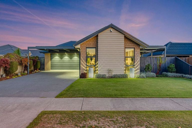 Photo of property in 28 Sovereign Boulevard, Kaiapoi, 7630